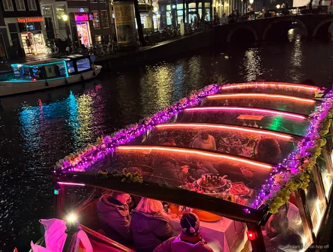 Amsterdam rookvriendelijke rondvaartboot met panoramisch glazen dak