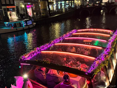 Bateau de croisière fumeurs autorisés à Amsterdam avec toit vitré panoramique