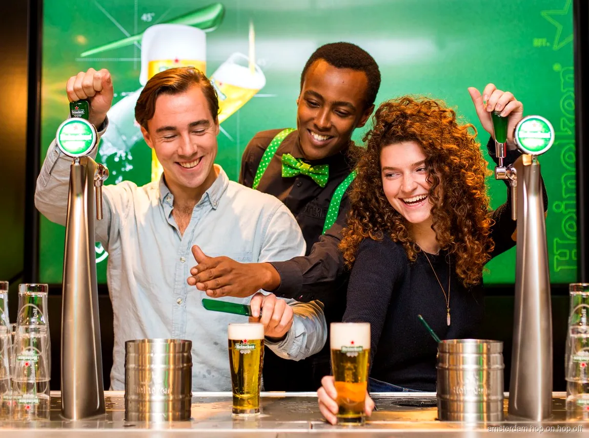 Entrada de la Heineken Experience en la cervecería histórica de Amsterdam