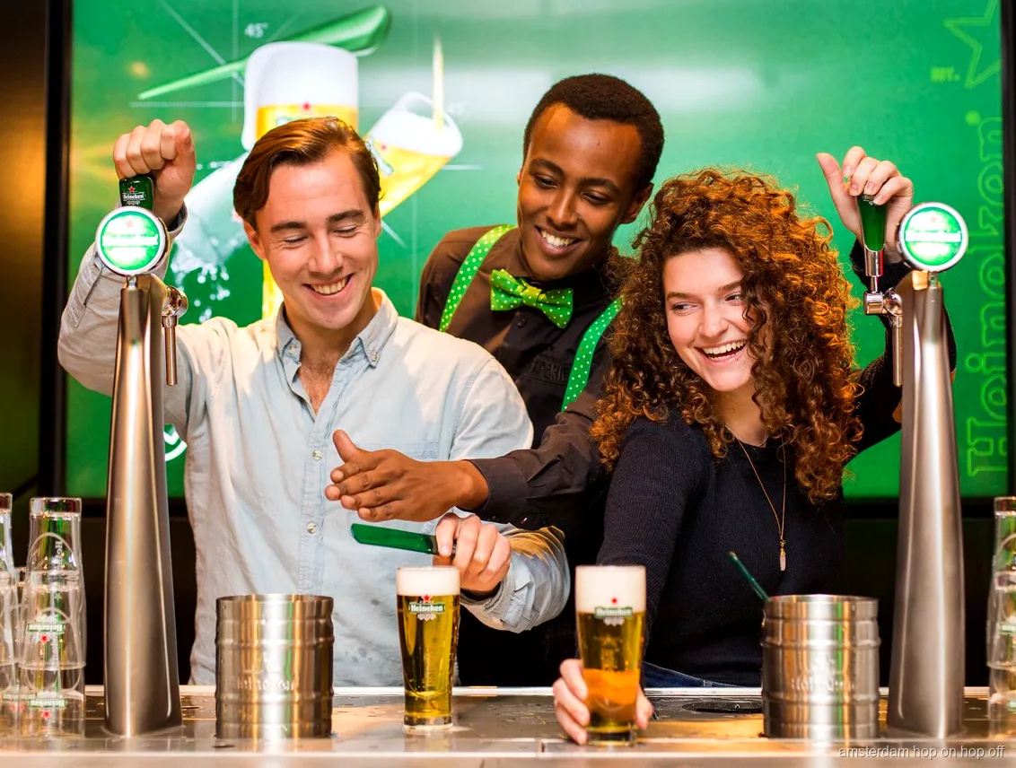 Ingang van de Heineken Experience bij de historische brouwerij in Amsterdam