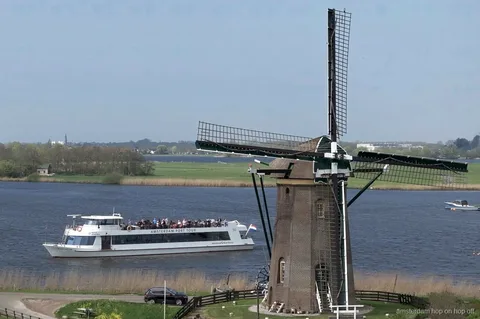 Moulin en activité le long du trajet de la croisière aux moulins de Keukenhof