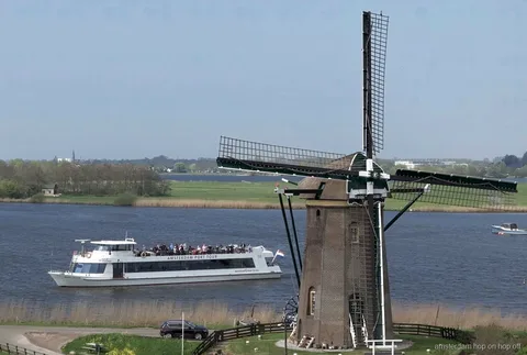 Werkende molen langs de Keukenhof molenvaartroute