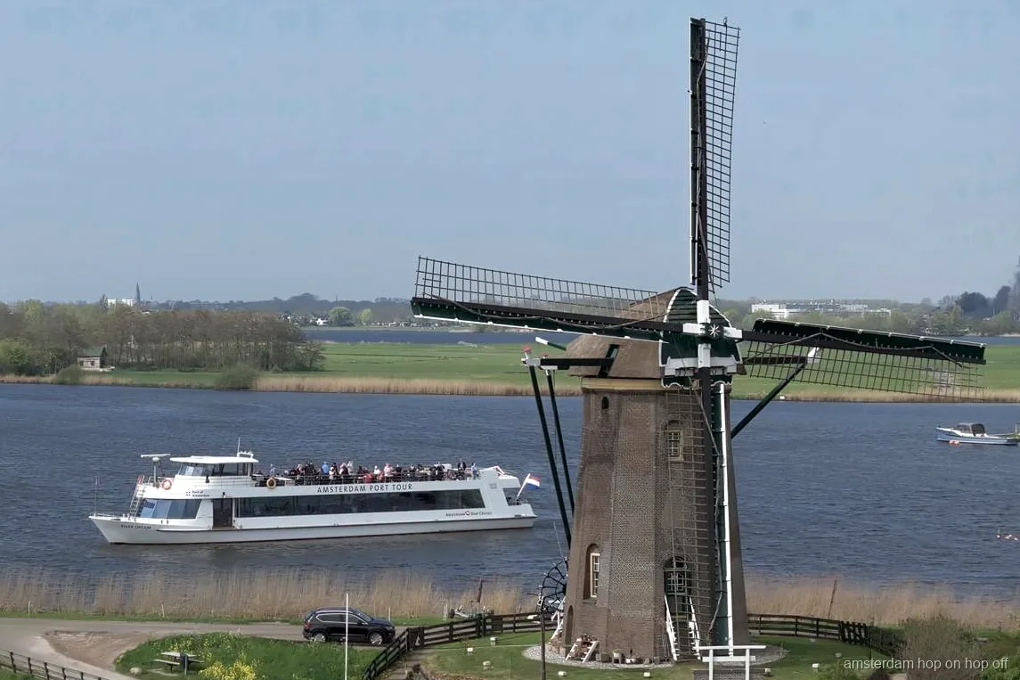 Molino en funcionamiento en la ruta del crucero de molinos hacia Keukenhof